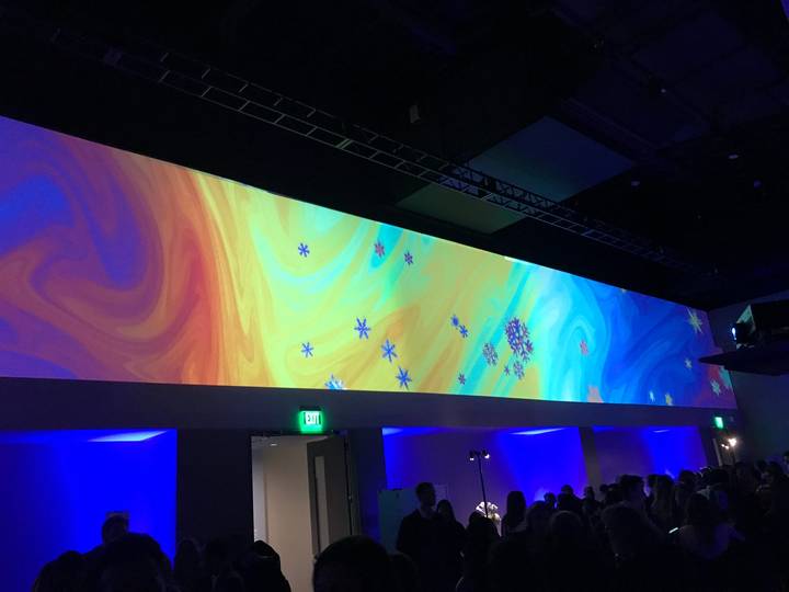 Projection mapping across a long wall, Projection mapping
